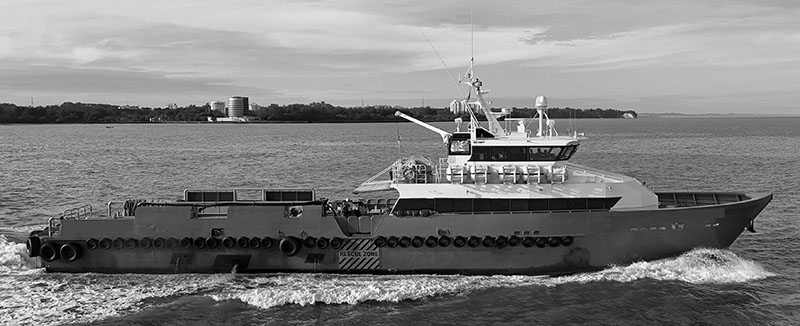 2807 - Crew Boat